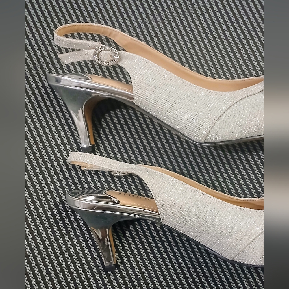 J. Renee SILVER Gabino Pointed Toe w/ BOW, Slingback Pumps *Sz 9.5* NEW, no Tags - Picture 11 of 16